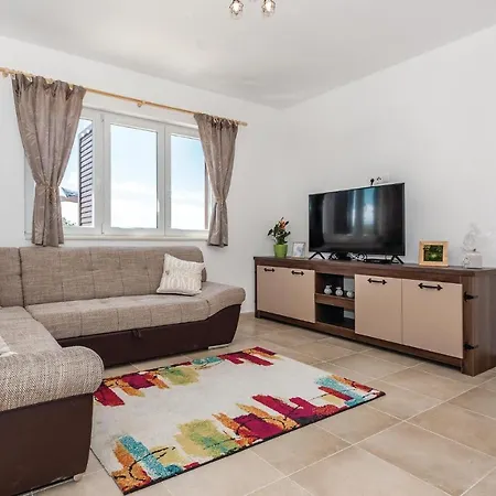 In W/ Outdoor Swimming Pool, Wifi And 3 Bedrooms * Pakovo Selo