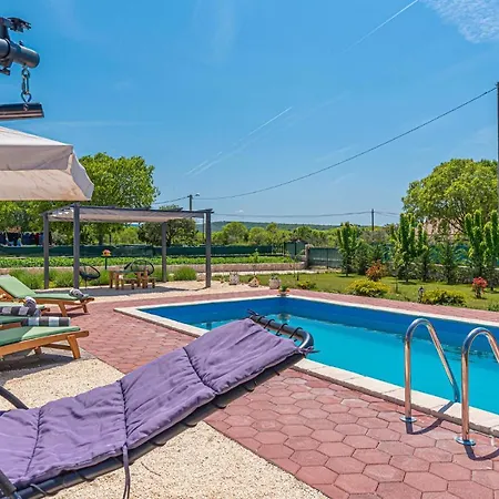 In W/ Outdoor Swimming Pool, Wifi And 3 Bedrooms * Pakovo Selo