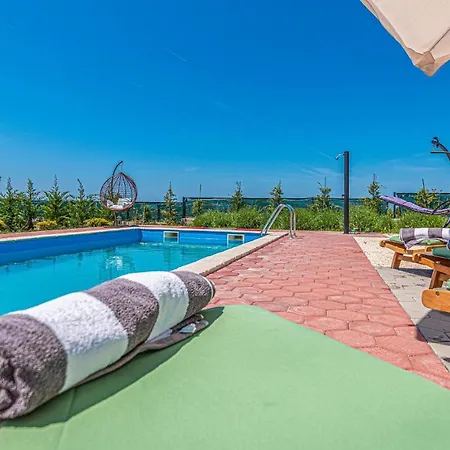 In W/ Outdoor Swimming Pool, Wifi And 3 Bedrooms Prázdninový dům Pakovo Selo